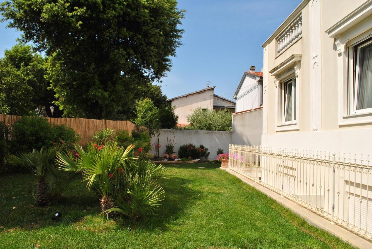 Villa Bianca A Few Steps By The Sea With Exclusive Garden & Jacuzzi Livorno Exterior photo