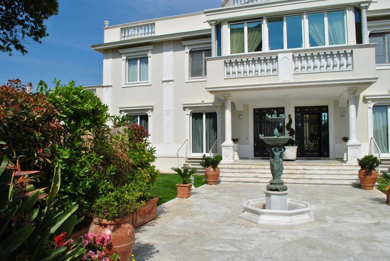 Villa Bianca A Few Steps By The Sea With Exclusive Garden & Jacuzzi Livorno Exterior photo
