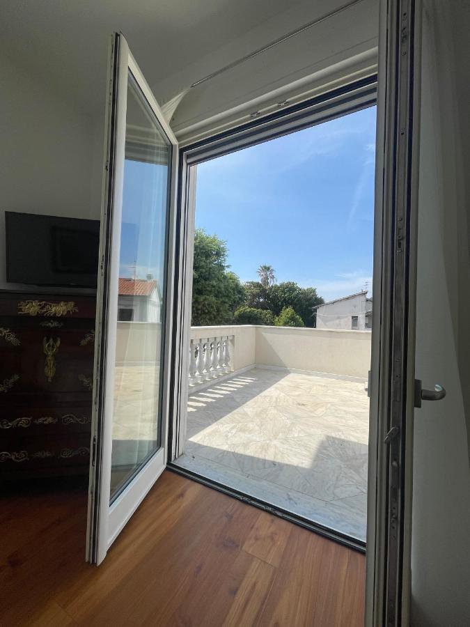 Villa Bianca A Few Steps By The Sea With Exclusive Garden & Jacuzzi Livorno Exterior photo