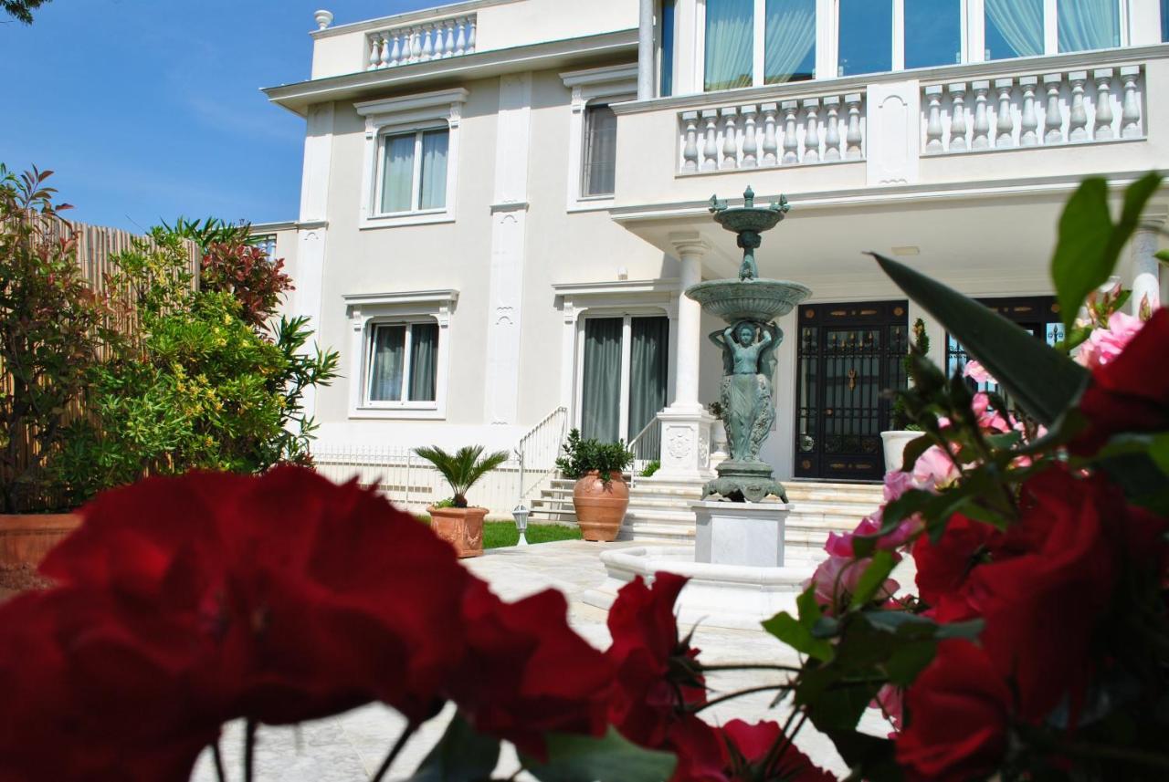 Villa Bianca A Few Steps By The Sea With Exclusive Garden & Jacuzzi Livorno Exterior photo